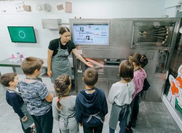 Зачем сортировать отходы и что такое переработка: экоцентр для детей открылся в Москве